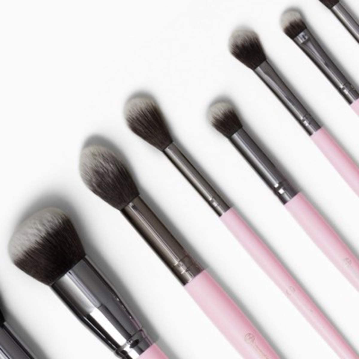 BH STUDIO PRO makeup brush set, Mrs. Bella 9 Pcs Brush Set with Brush Holder - Image 4