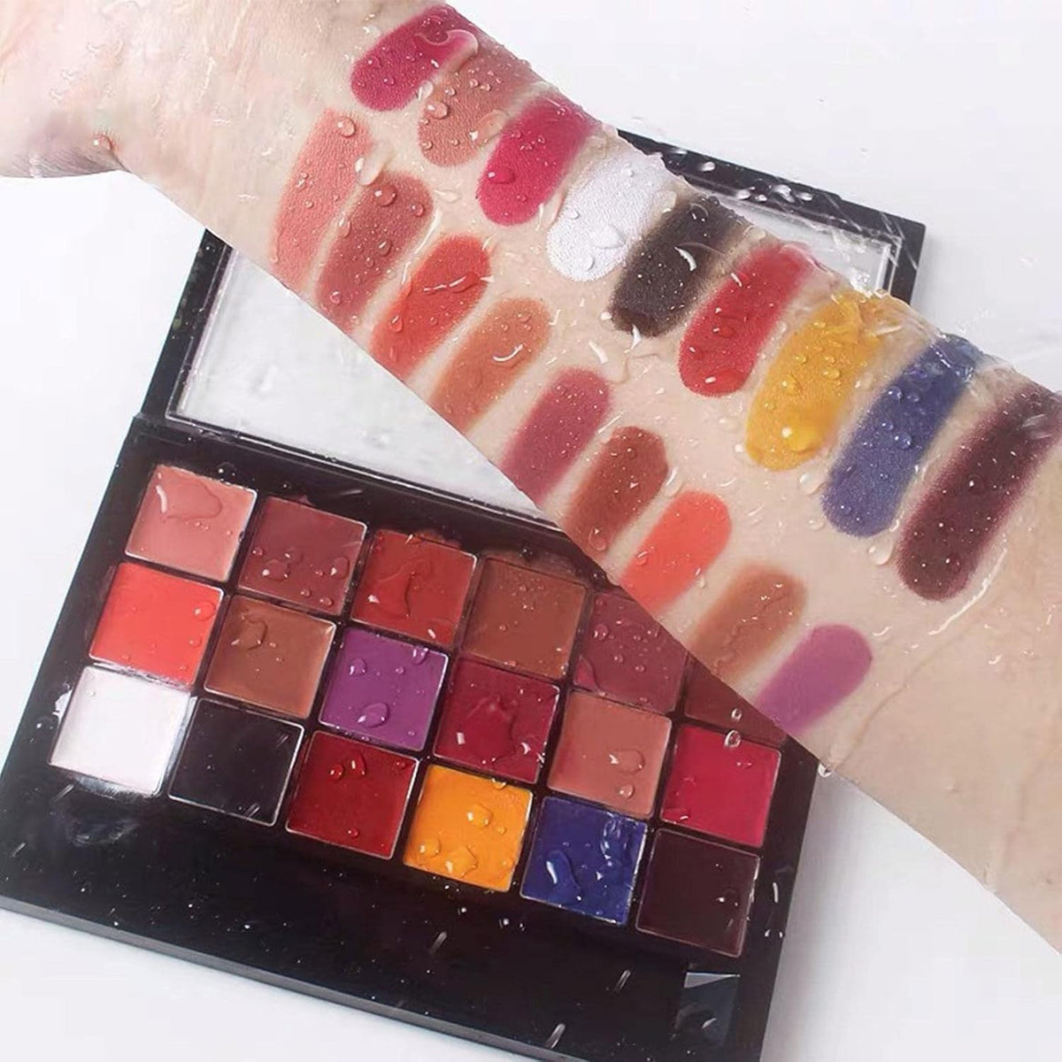 My Colors Professional Lipstick Palette, 18 Shades with Applicator Brush, Multicolour - Image 3