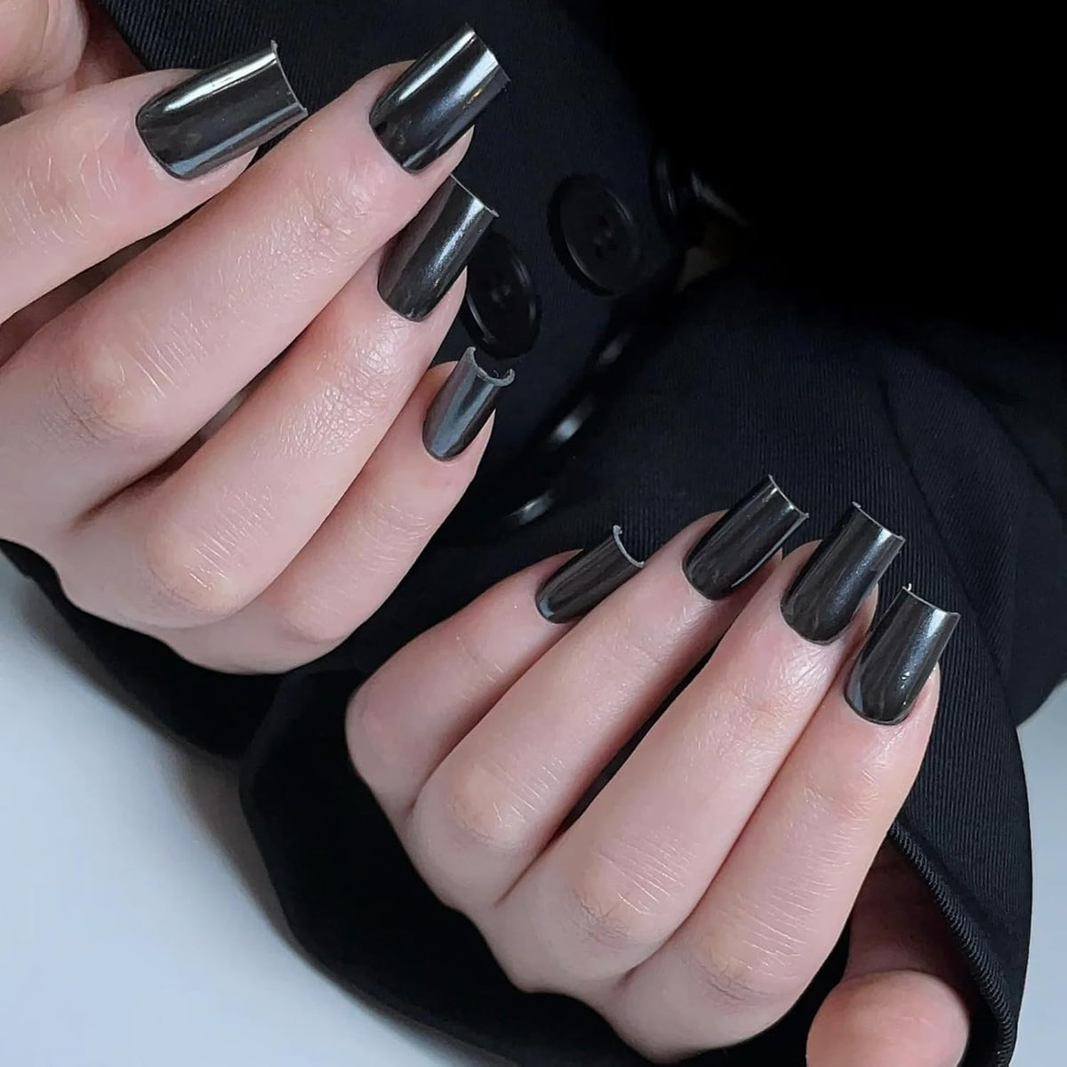 Nailwind Chrome Nail Powder, Black Mirror Nail Powder - Glossy, Glitter & Mirror Effect - DIY Nail Art Accessory with Metallic Pigments - Black - Image 3